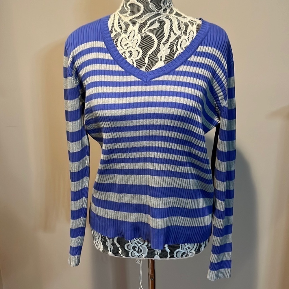 St. John’s Bay Classic Sweater in excellent condition!
